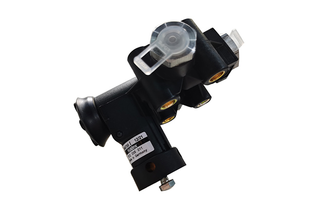 Leveling valve
